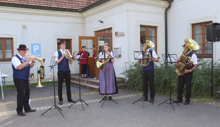  Foto Weisenblasen Grafenschlag  Grosshaselbach